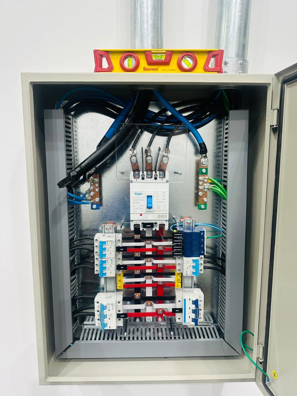 Quadro de distribuição elétrico montado pela Mastertec